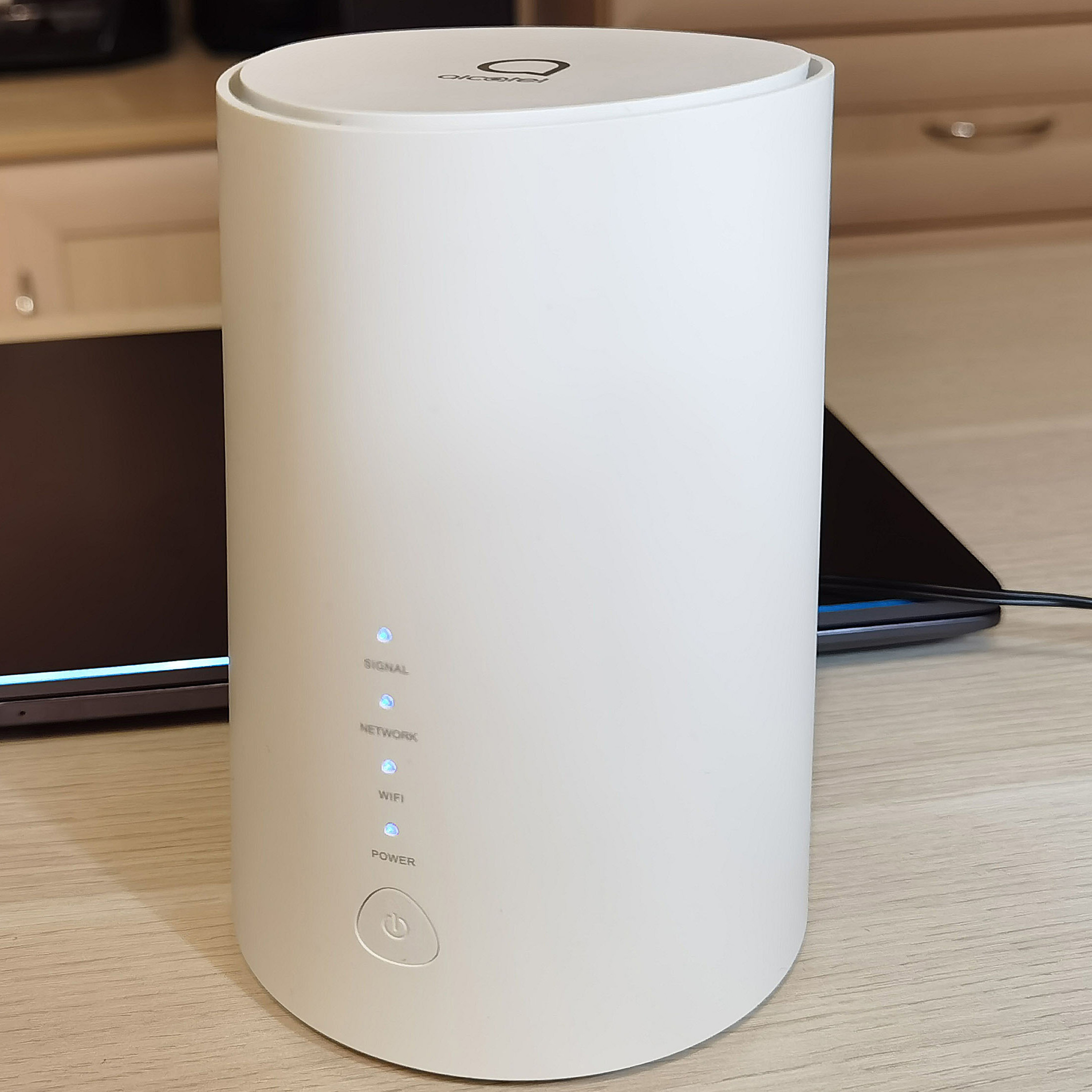 Alcatel LINKHUB HH71V1: универсальный интернет-центр / Сетевое ...