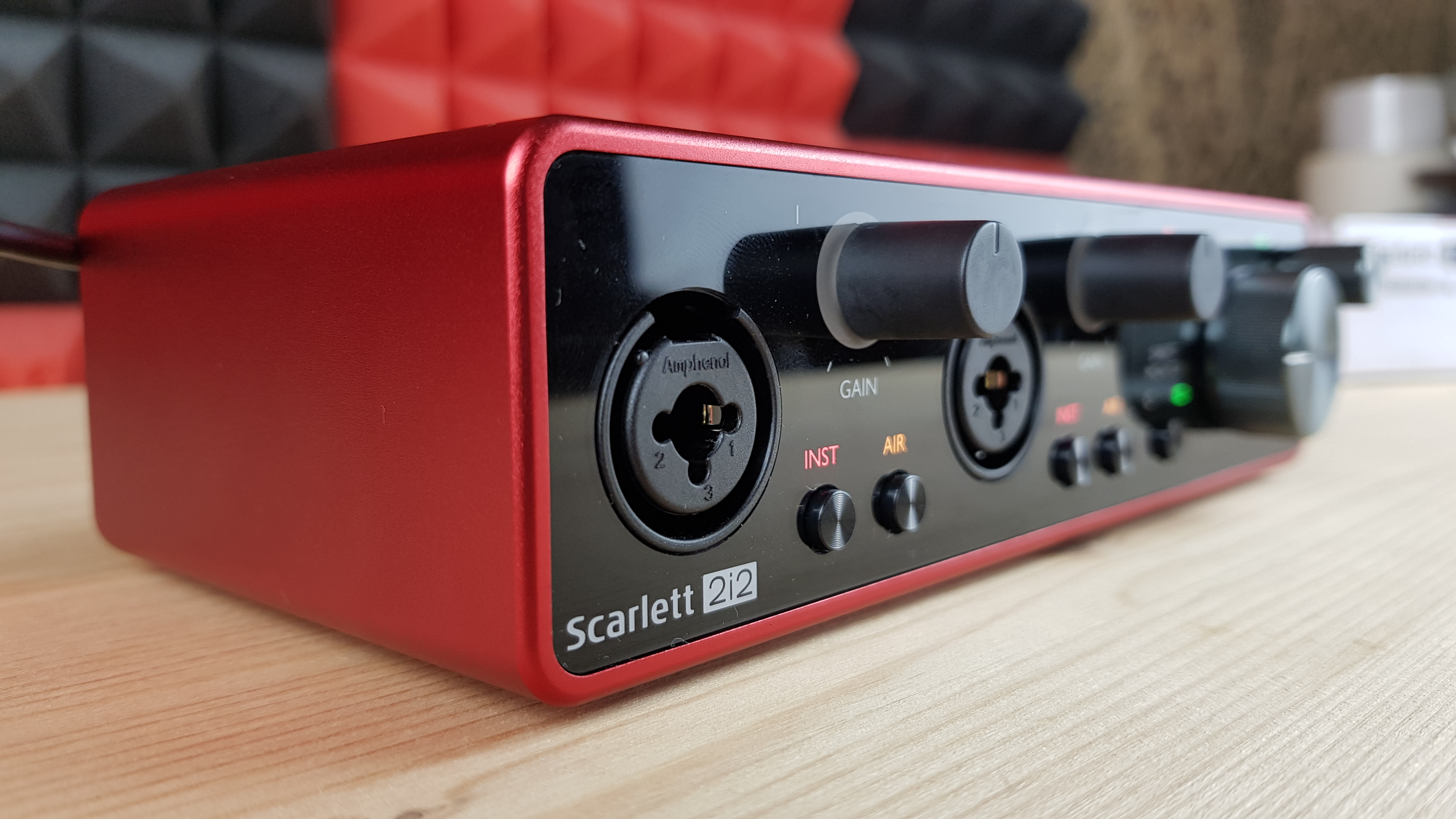 Звуковая карта focusrite scarlett 2i2