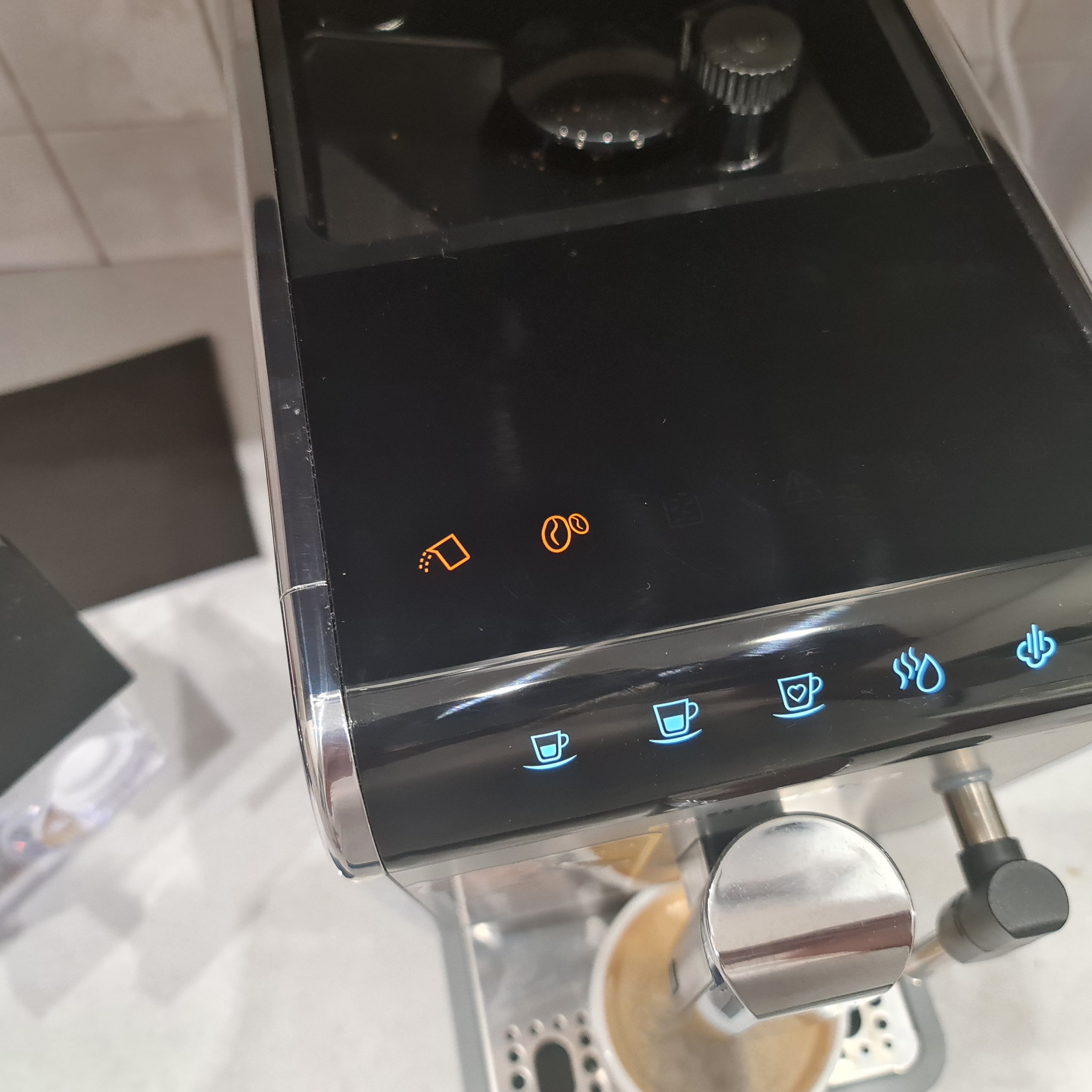 Обзор Redmond RCM-1517: современная недорогая удобная кофемашина. Утро ...