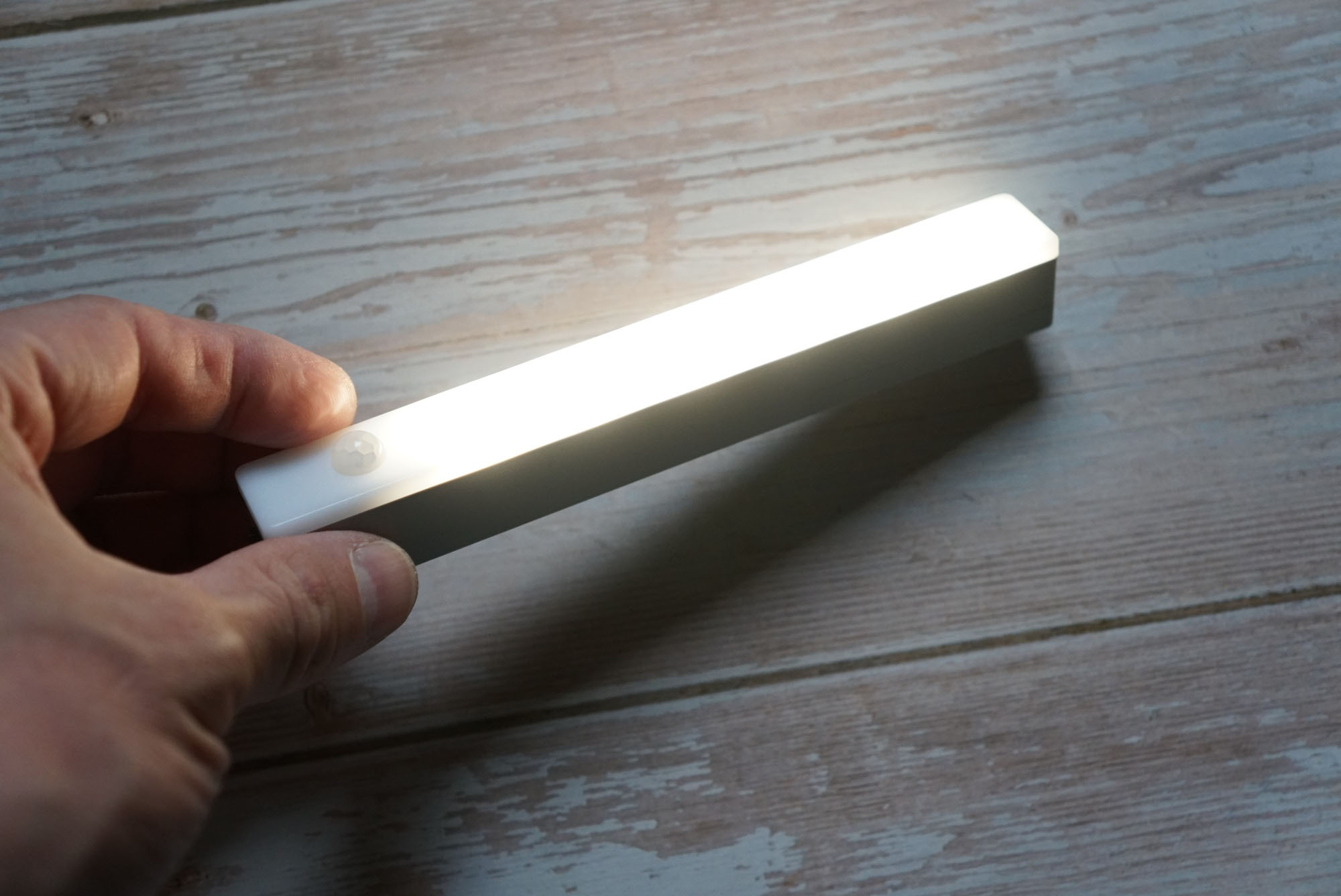 Светильник-палочка Yeelight с датчиком движения для шкафов и полочек ...