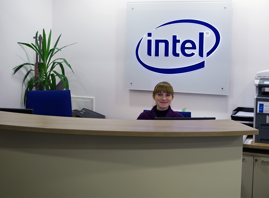 Интел работа. Завод Интел Нижний Новгород. Intel офис. Интел в Москве. Офис компании Интел.