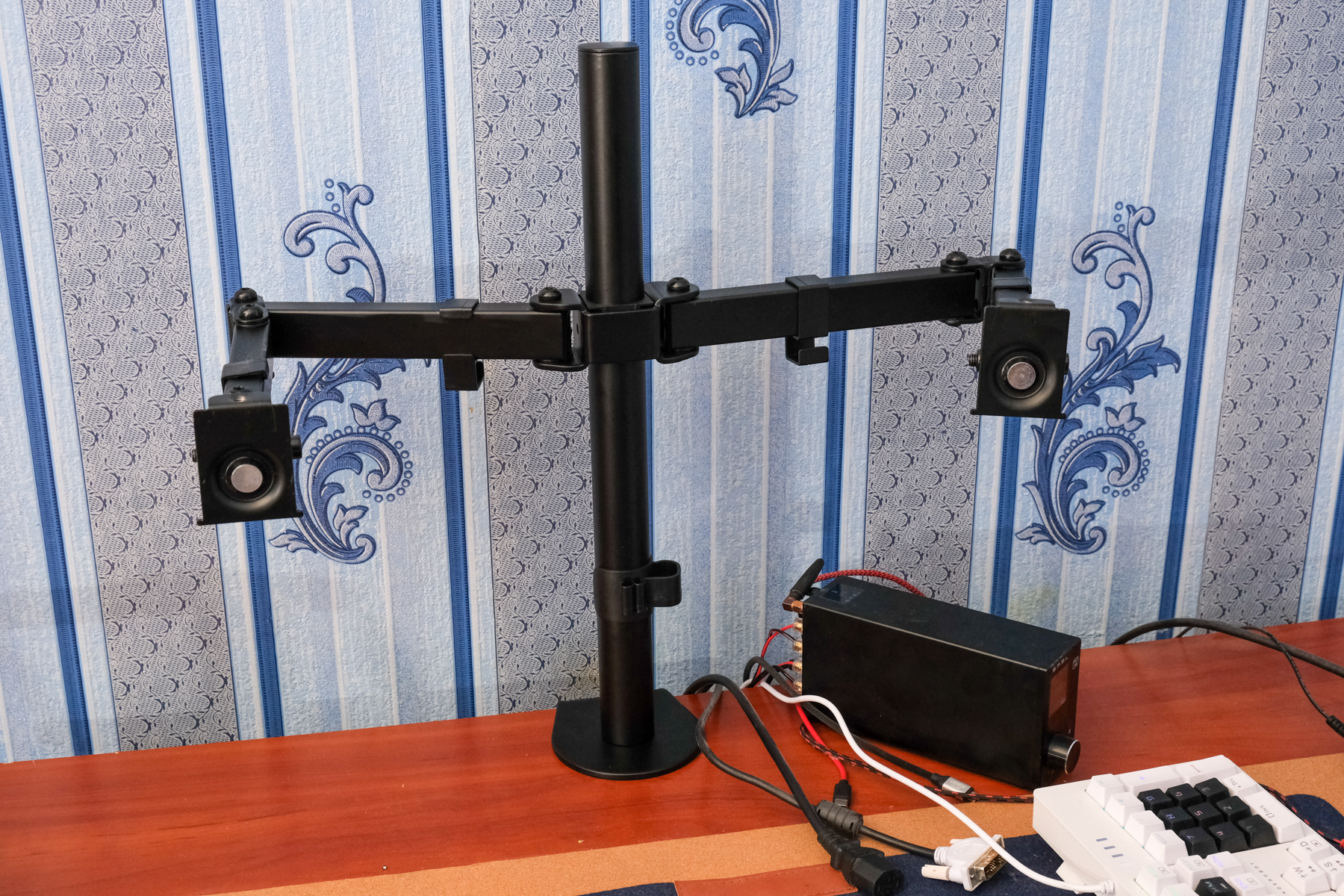 Настольная подставка, полка для техники (монитор, телевизор, ноутбук, сотовый телефон, планшет)