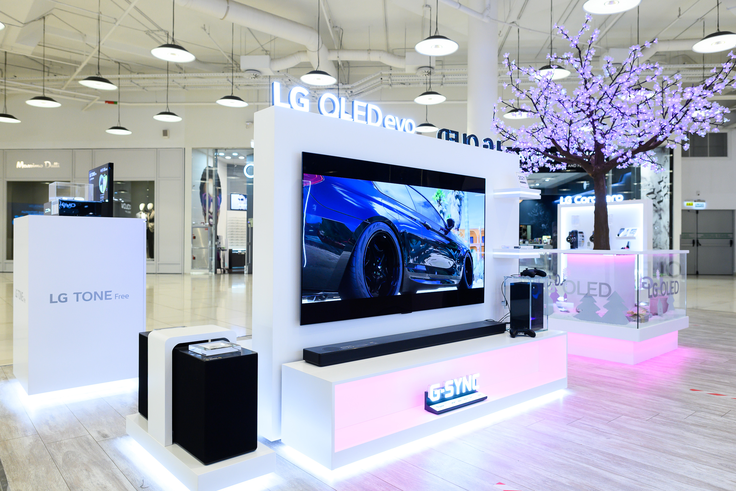 LG открыла фирменный магазин в крупнейшем ТРЦ «Авиапарк» в Москве /  iXBT.Market / iXBT Live