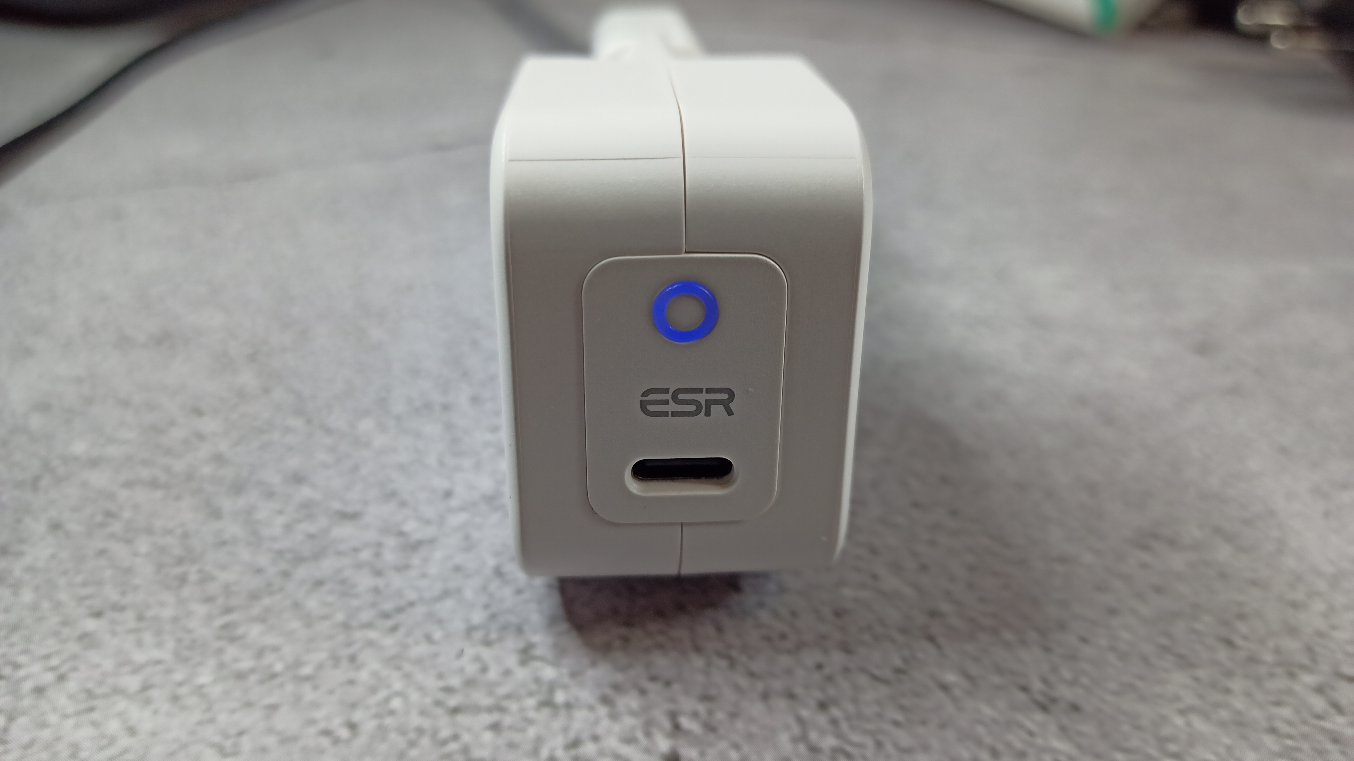 ESR 20W Mini PD Charger (EFB004O): когда переплачиваешь за «бренд» / Зарядки,  аккумуляторы и т.п. / iXBT Live