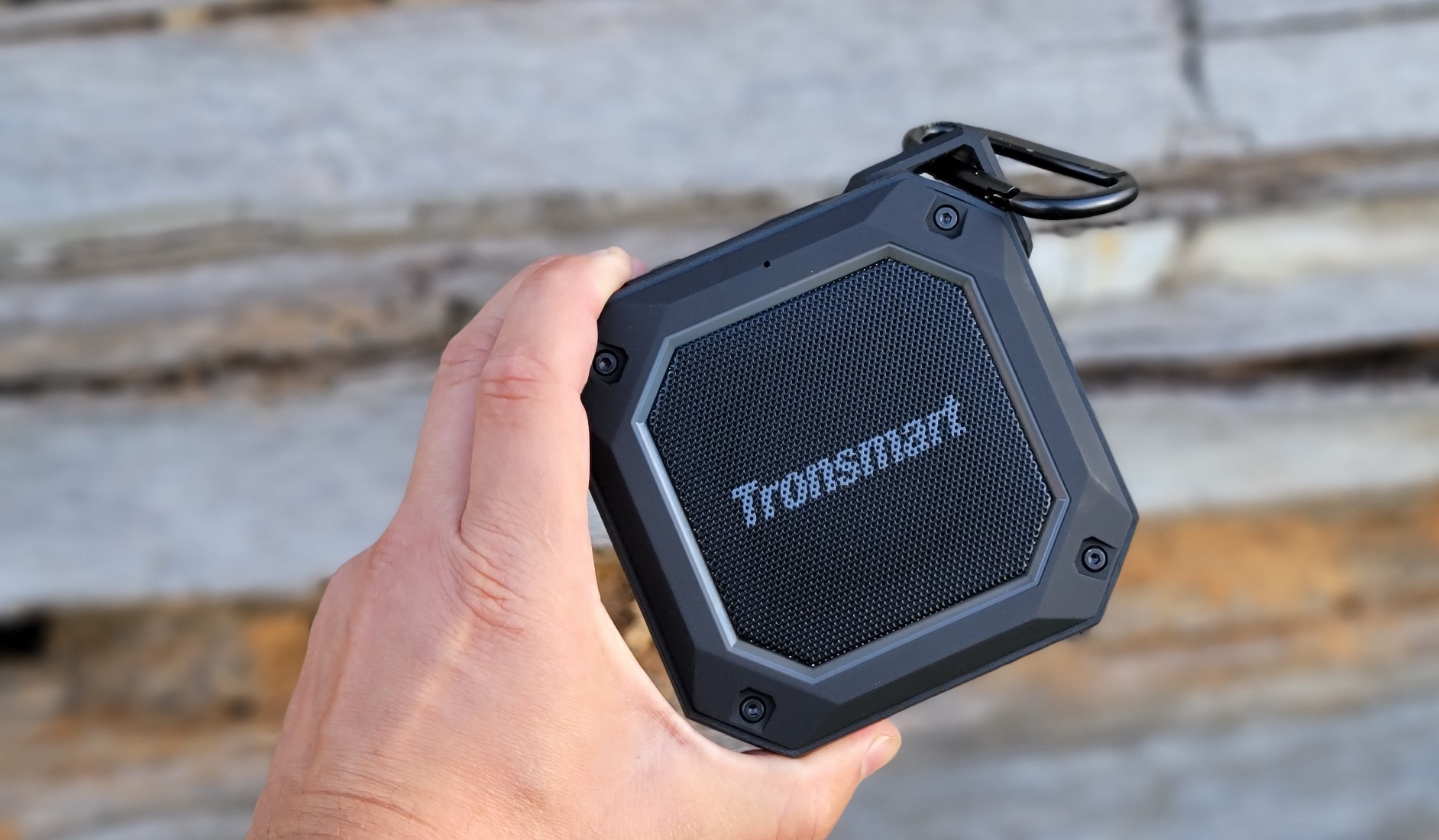 Обзор компактной портативной колонки Tronsmart Groove 2 в защищенном  исполнении / Hi-Fi и цифровой звук / iXBT Live