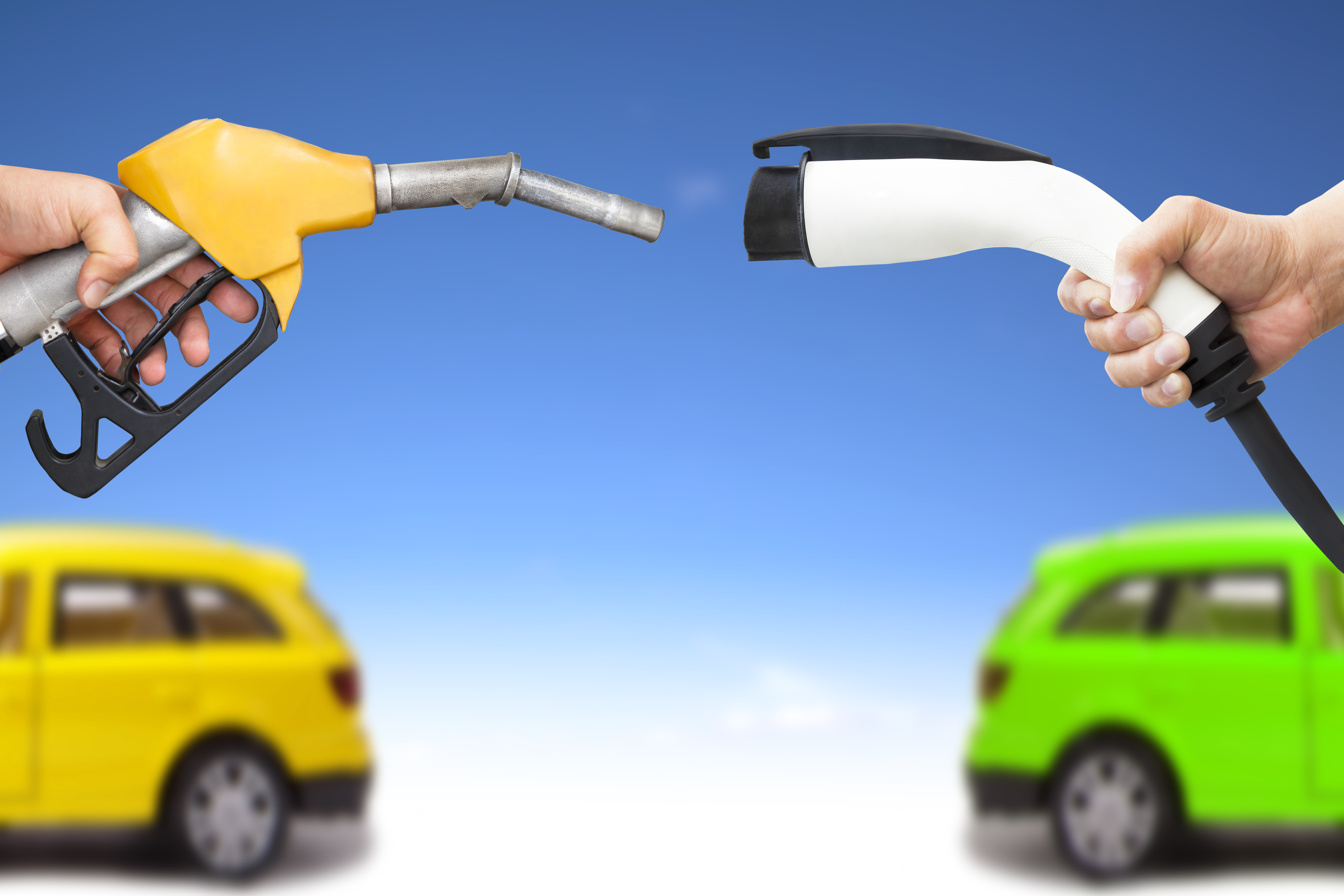 Petrol driven car. ГАЗ бензин. Электричество или бензин. Топливо для электромобилей. Электро авто.