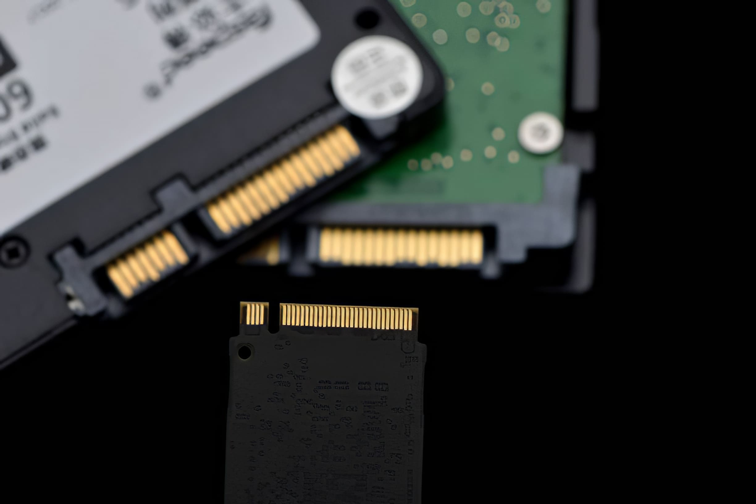 Увеличить ssd память. WD Blue SSD m2 SATA 1000. SSD HDD Ram. M.2 PCIE vs m.2 SATA. Ссд накопители 2022 года.