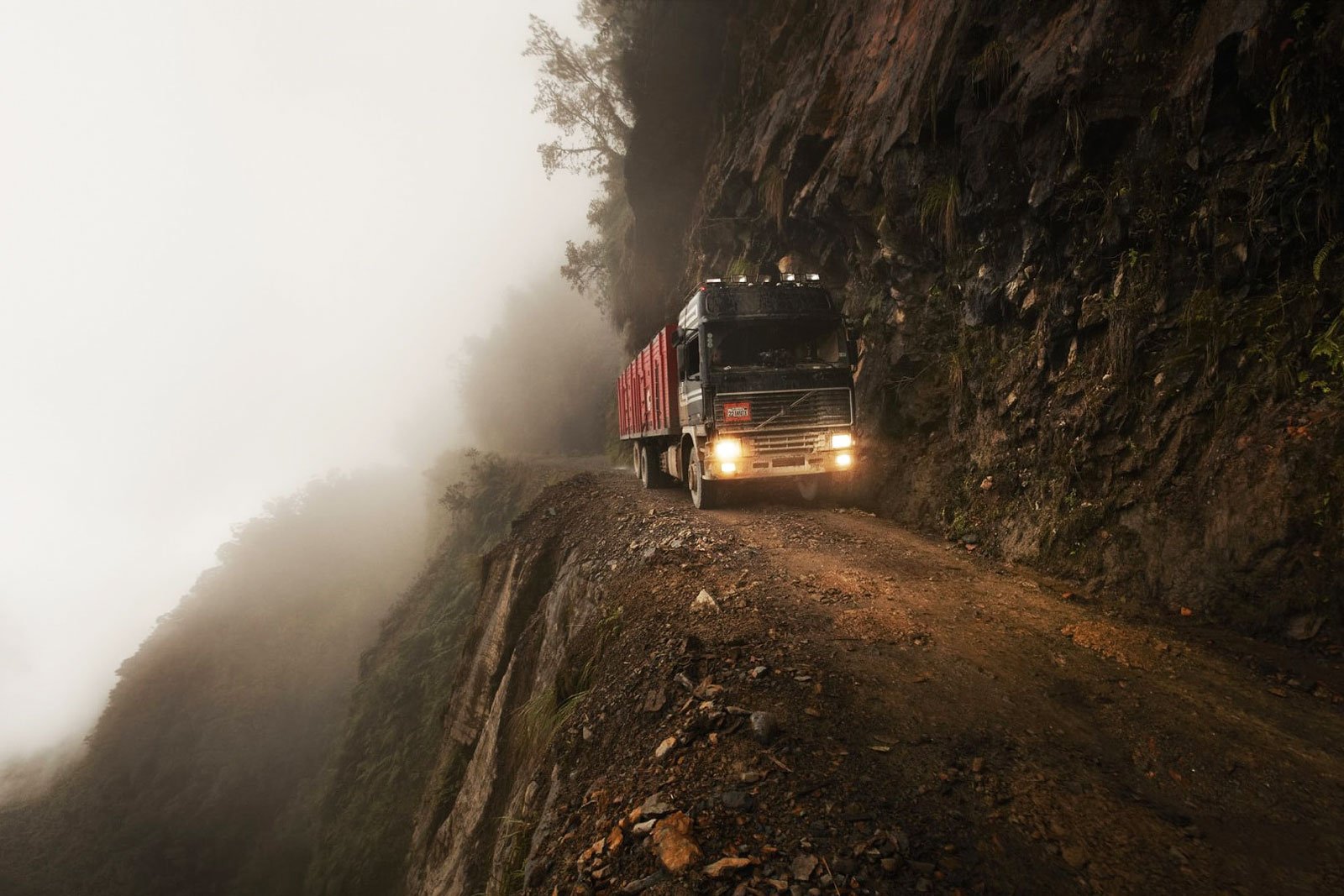 А вы рискнули бы проехать? Высокогорная «дорога смерти» в Боливии — North  Yungas Road / Путешествия и туризм / iXBT Live