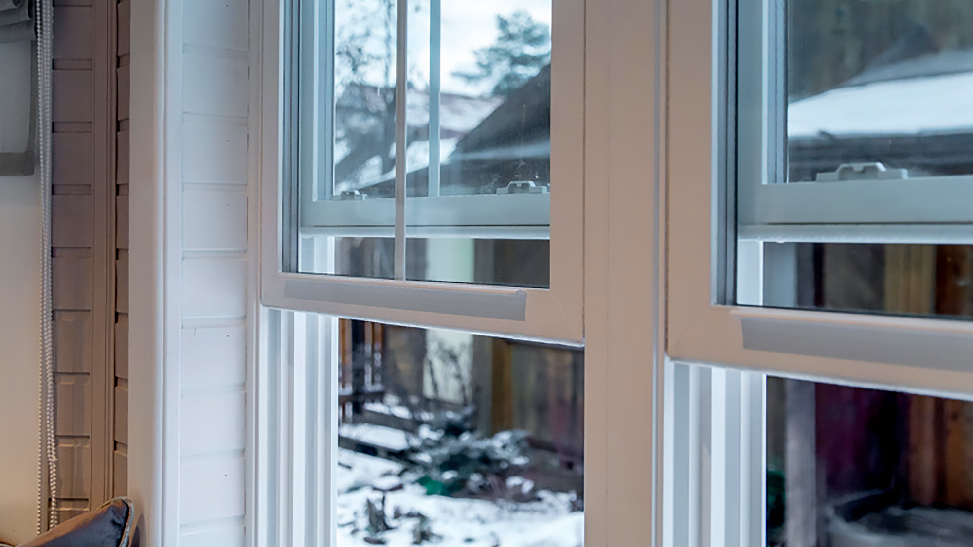 Физические способы избавиться от льда на балконном остеклении в домашних условиях