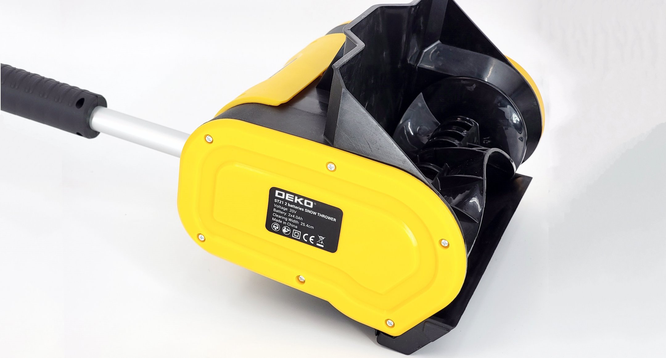 Аккумуляторный снегоуборщик  ST21: обзор быстрого способа уборки .
