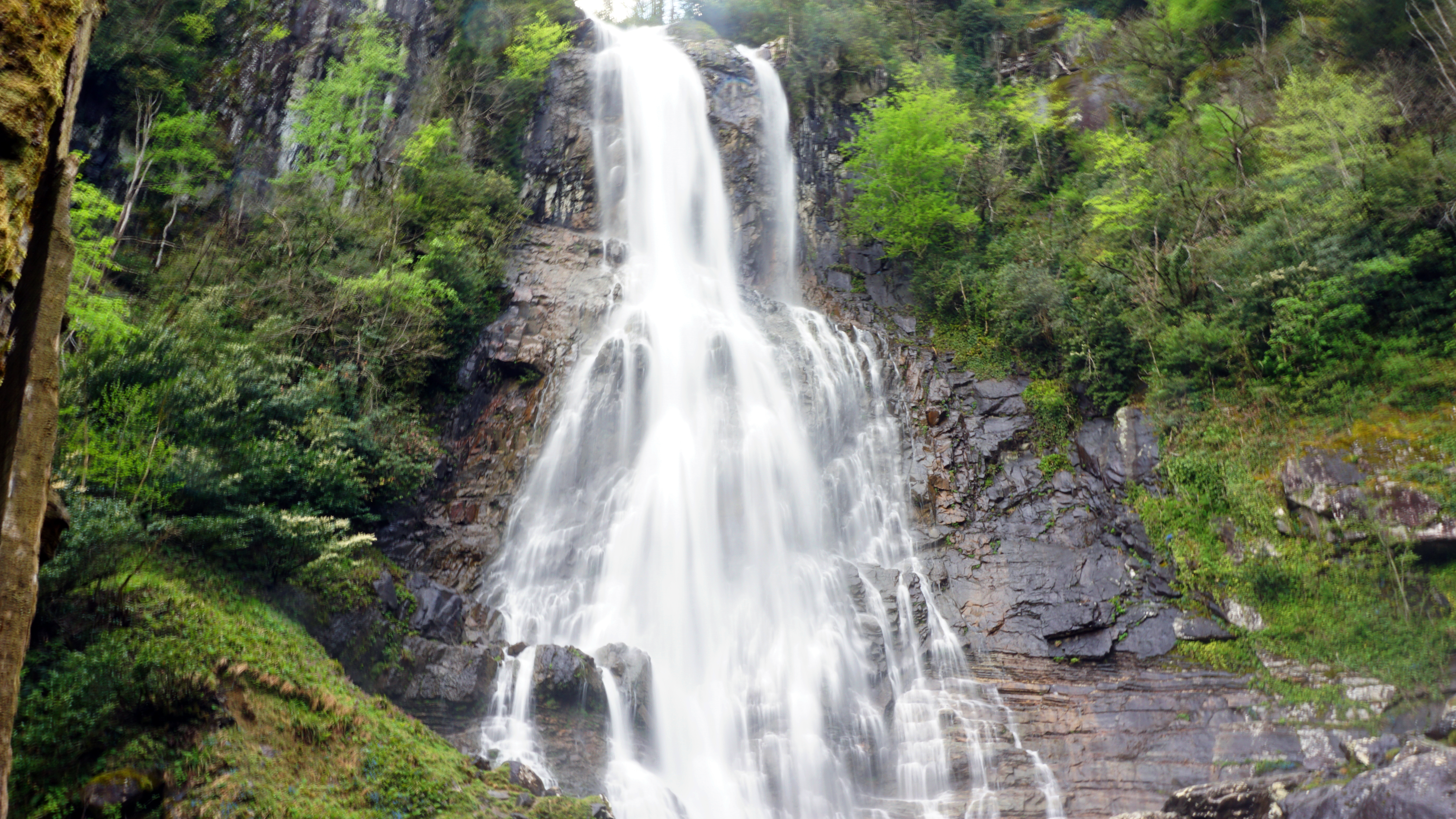 Создание водопада на участке, каскадный водопады - «Арт-Грин Дизайн»