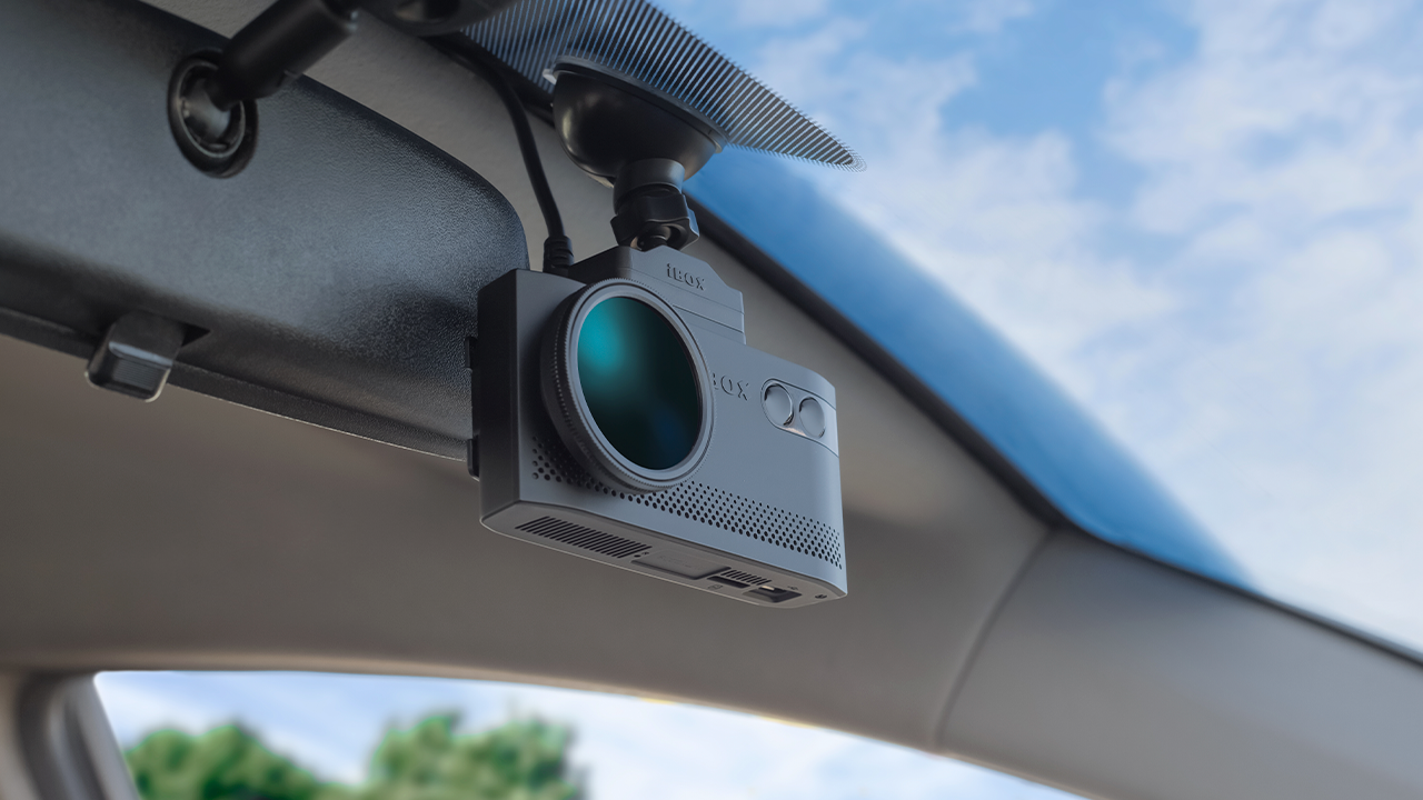 Dash cam видеорегистратор. Thinkware x500. Гармин 67с. Thinkware f750.