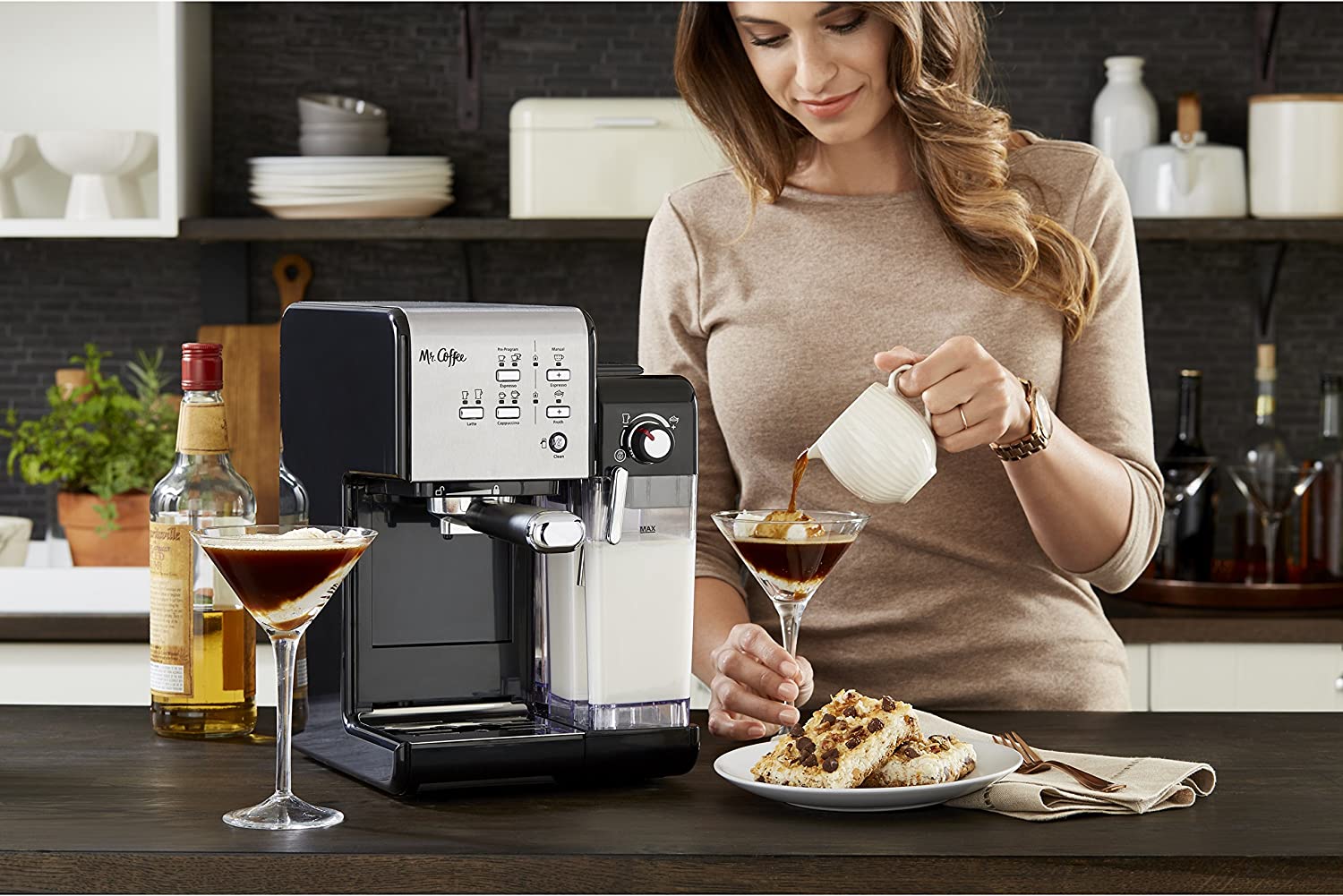 Кофемашина плохо наливает кофе. Breville Barista Touch. Breville кофемашина. Кофемашина для офиса. Девушка и кофемашина.