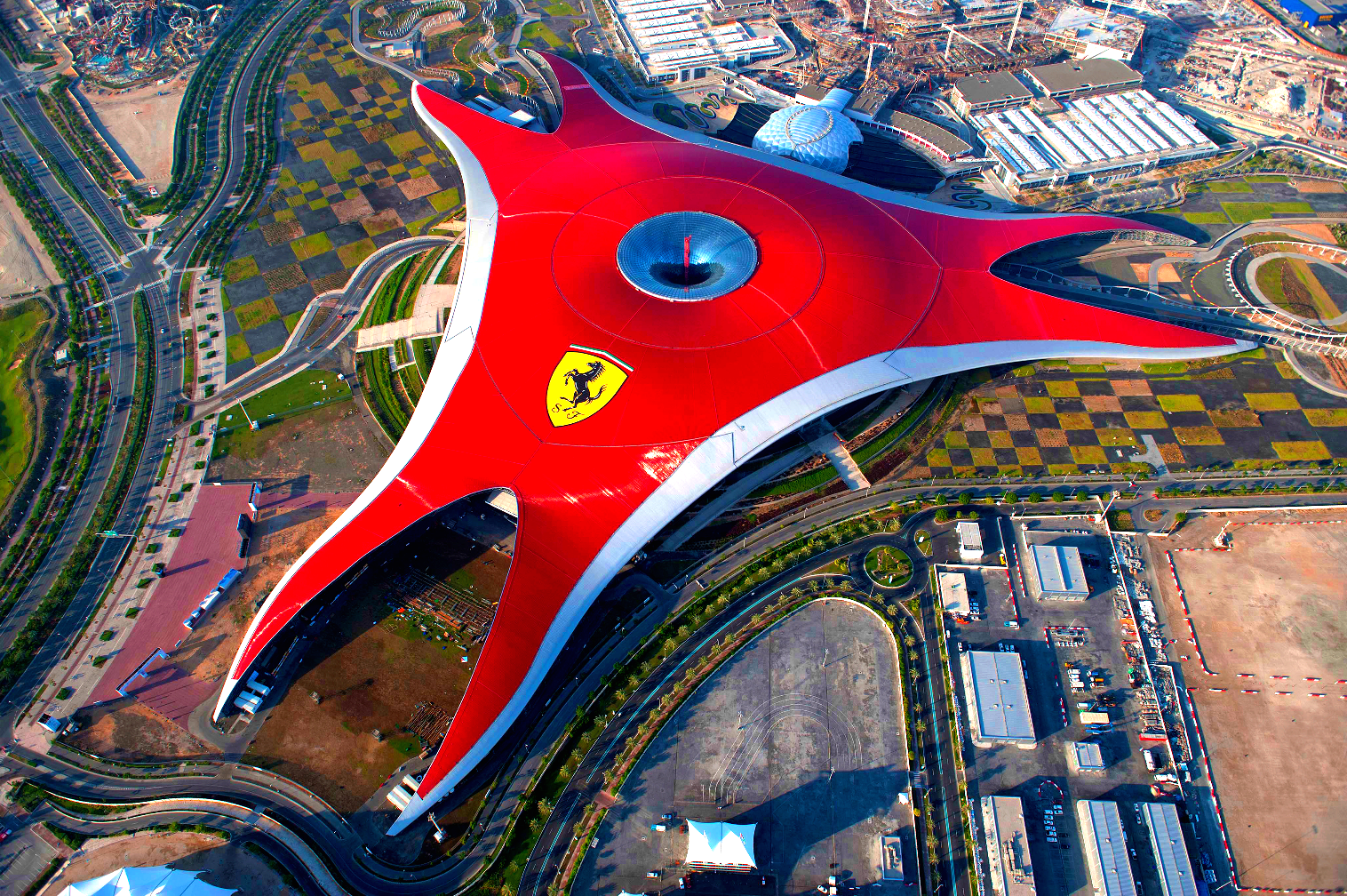 Как выглядит самый большой крытый парк аттракционов в мире: Ferrari World  Abu Dhabi / Оффтопик / iXBT Live