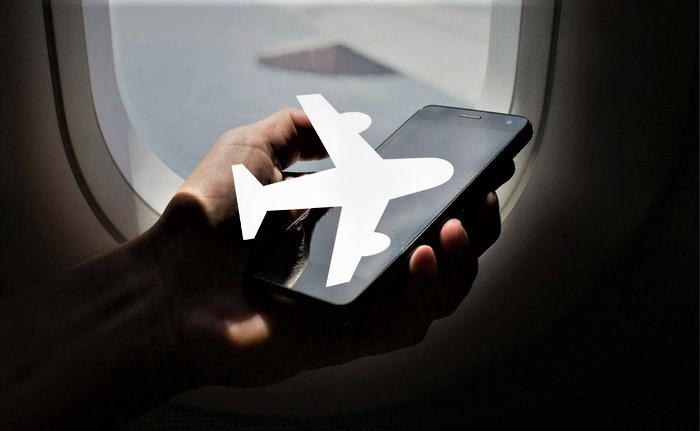 Можно ли пользоваться телефоном в самолёте