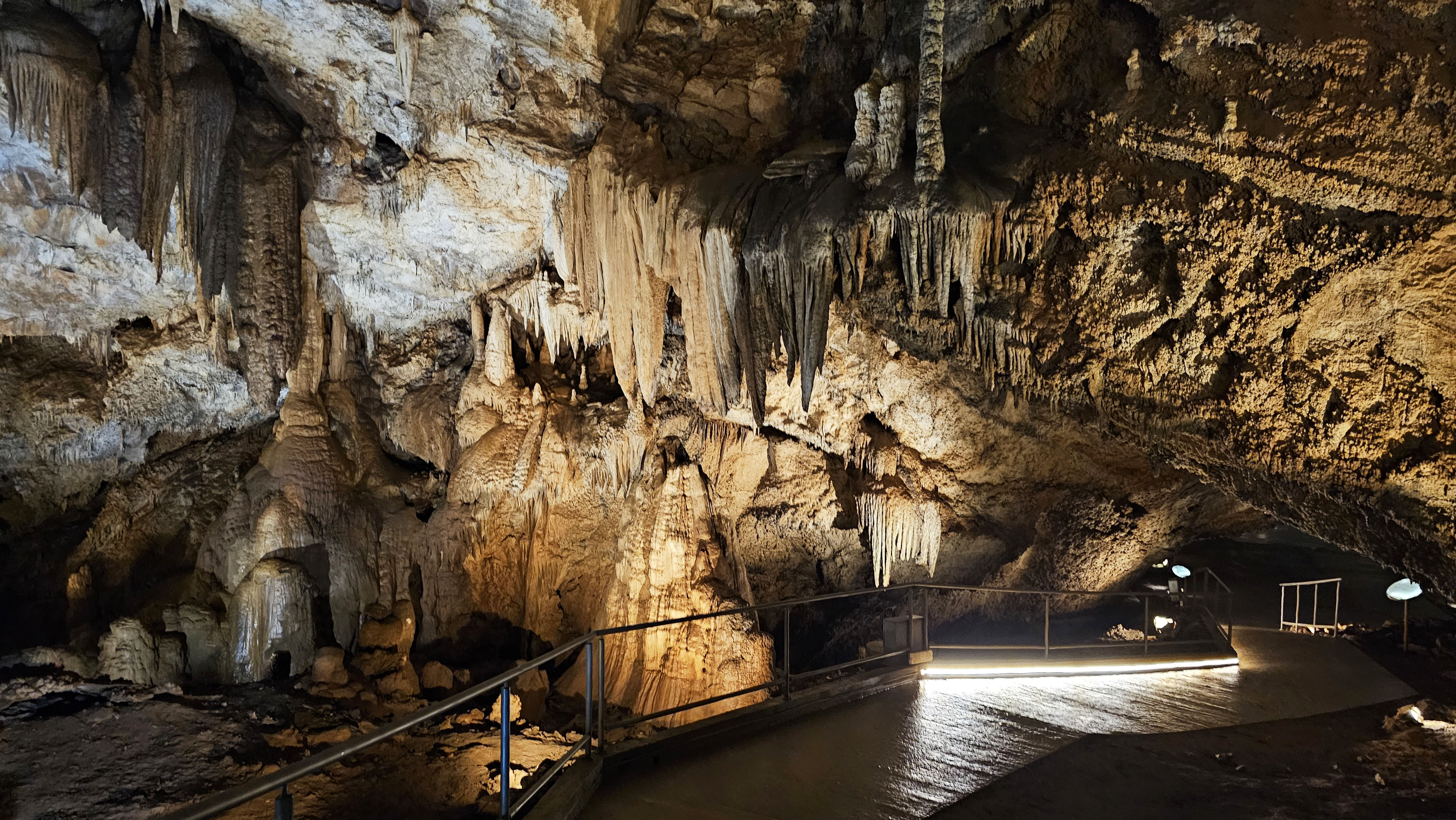 Подземное чудо Черногории: Липская пещера (Lipa cave) / Путешествия и  туризм / iXBT Live