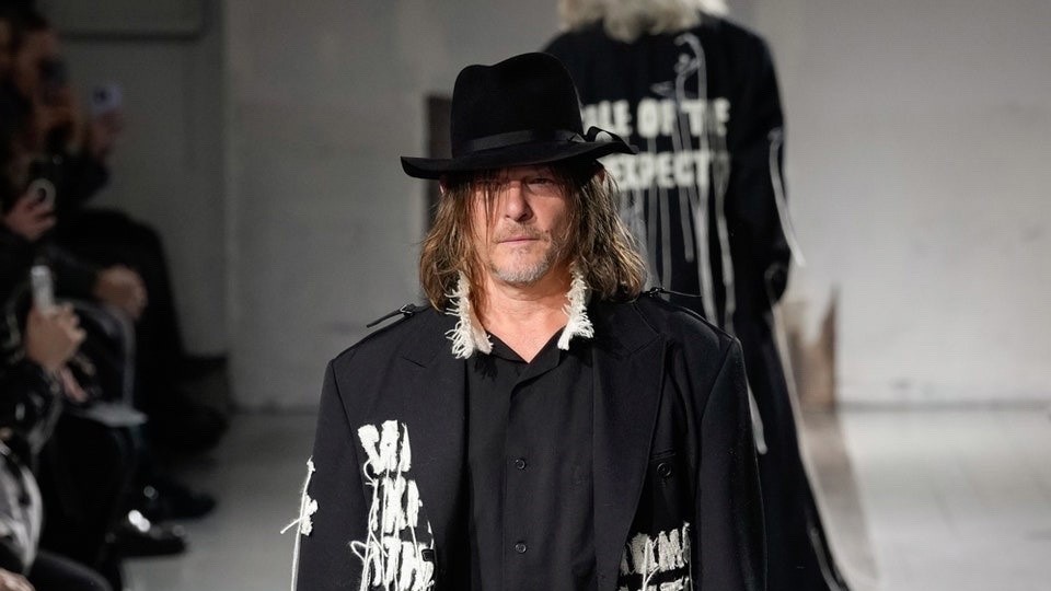 Йоджи ямамото 2021. Йоджи ямамото одежда авангард. Yohji nowness. Yohji yamamoto darkness. Rei kawakubo junya watanabe.