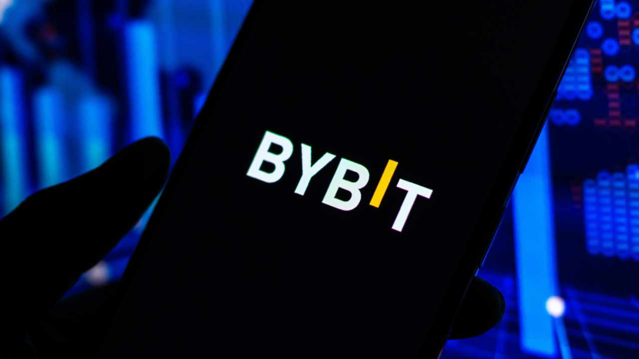 Buy bybit. Криптобиржа BYBIT. Значок BYBIT. BYBIT логотип. Baybit биржа.