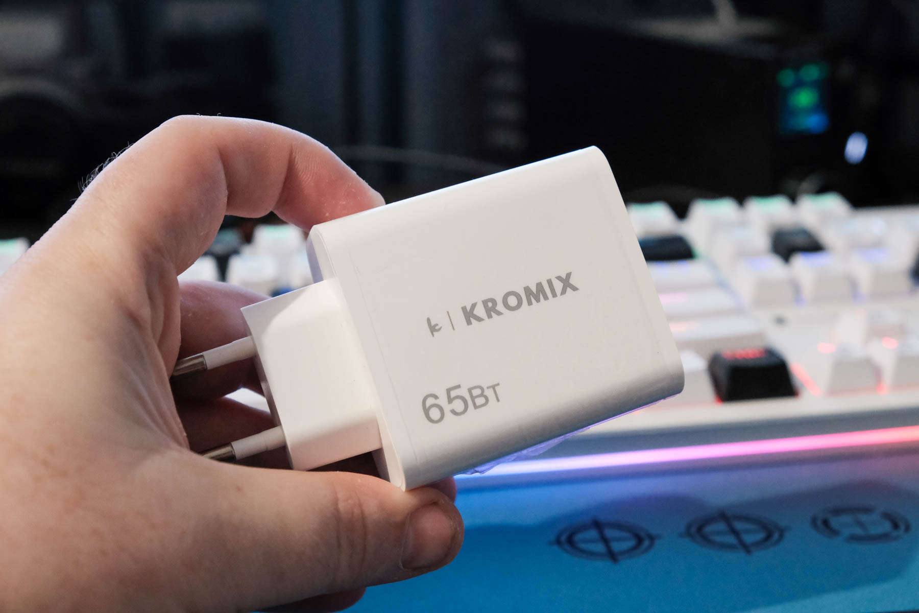 Универсальное зарядное устройство Kromix K22F02 на 5 USB портов / Зарядки,  аккумуляторы и т.п. / iXBT Live