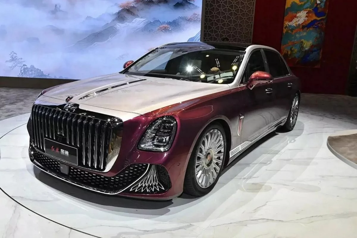 На Пекинском автосалоне представлен конкурент Mercedes-Maybach от Hongqi /  Автомобили, транспорт и аксессуары / iXBT Live