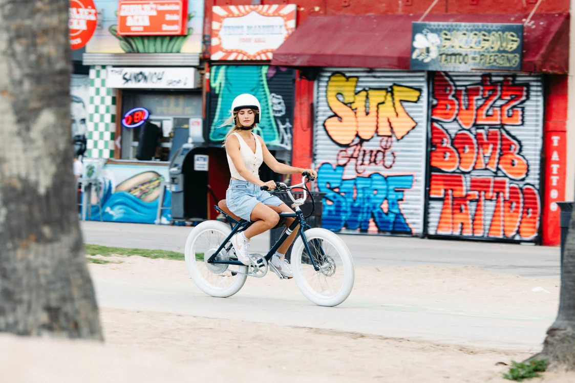 Поездки на работу и по пляжам Калифорнии. Американский производитель из ...