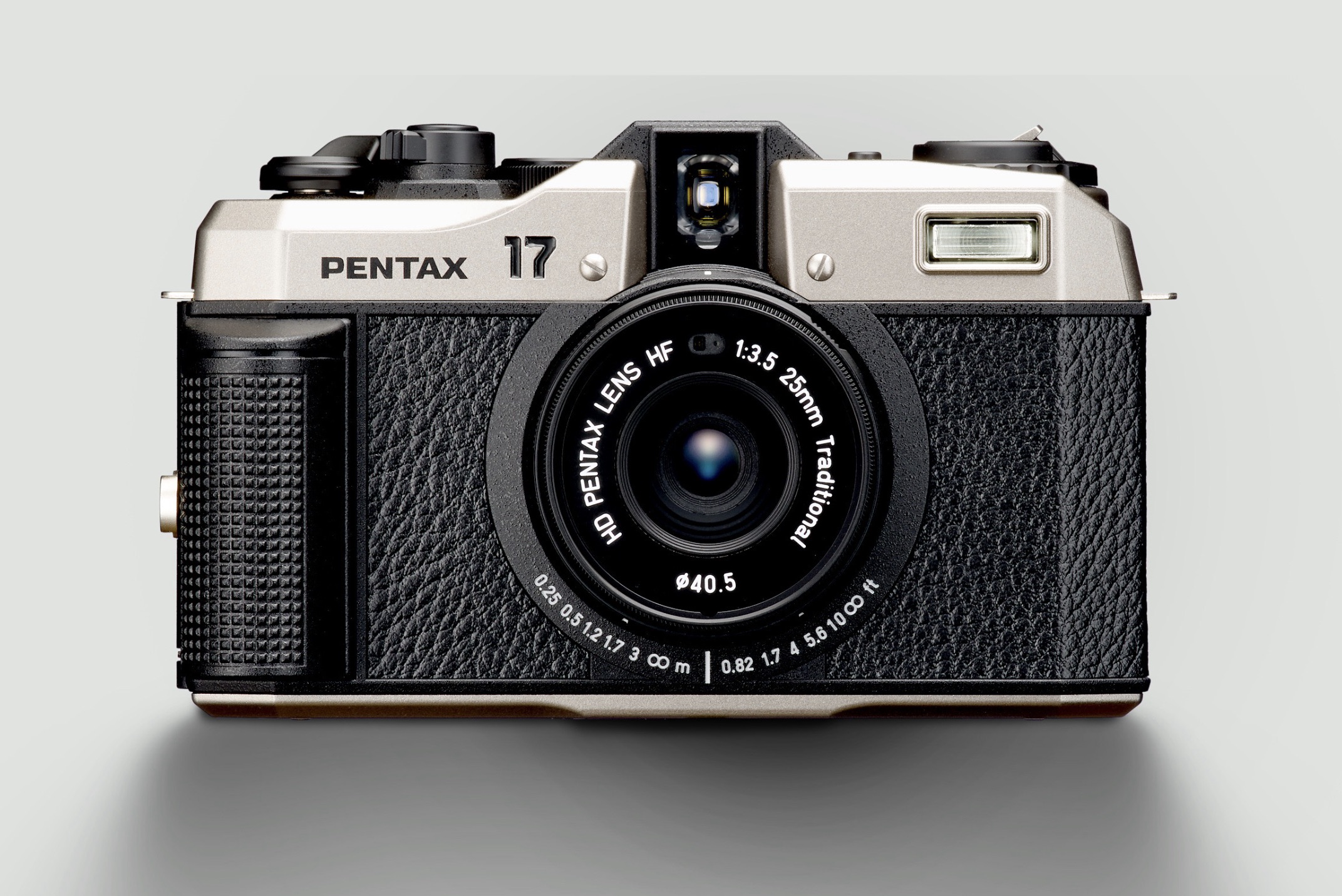 Выпущена компактная пленочная камера Pentax 17 с вертикальным полукадровым  форматом / Видеокамеры, экшн-камеры и все для них / iXBT Live