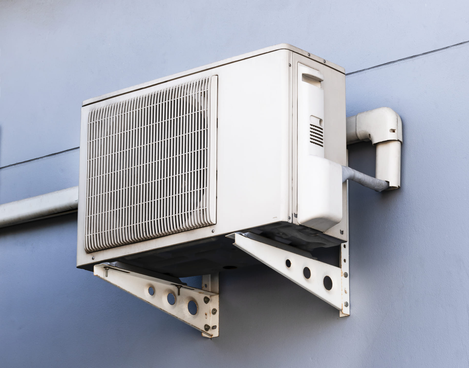 Законно ли выводить трубку с конденсатом на улицу, и какие альтернативы ...