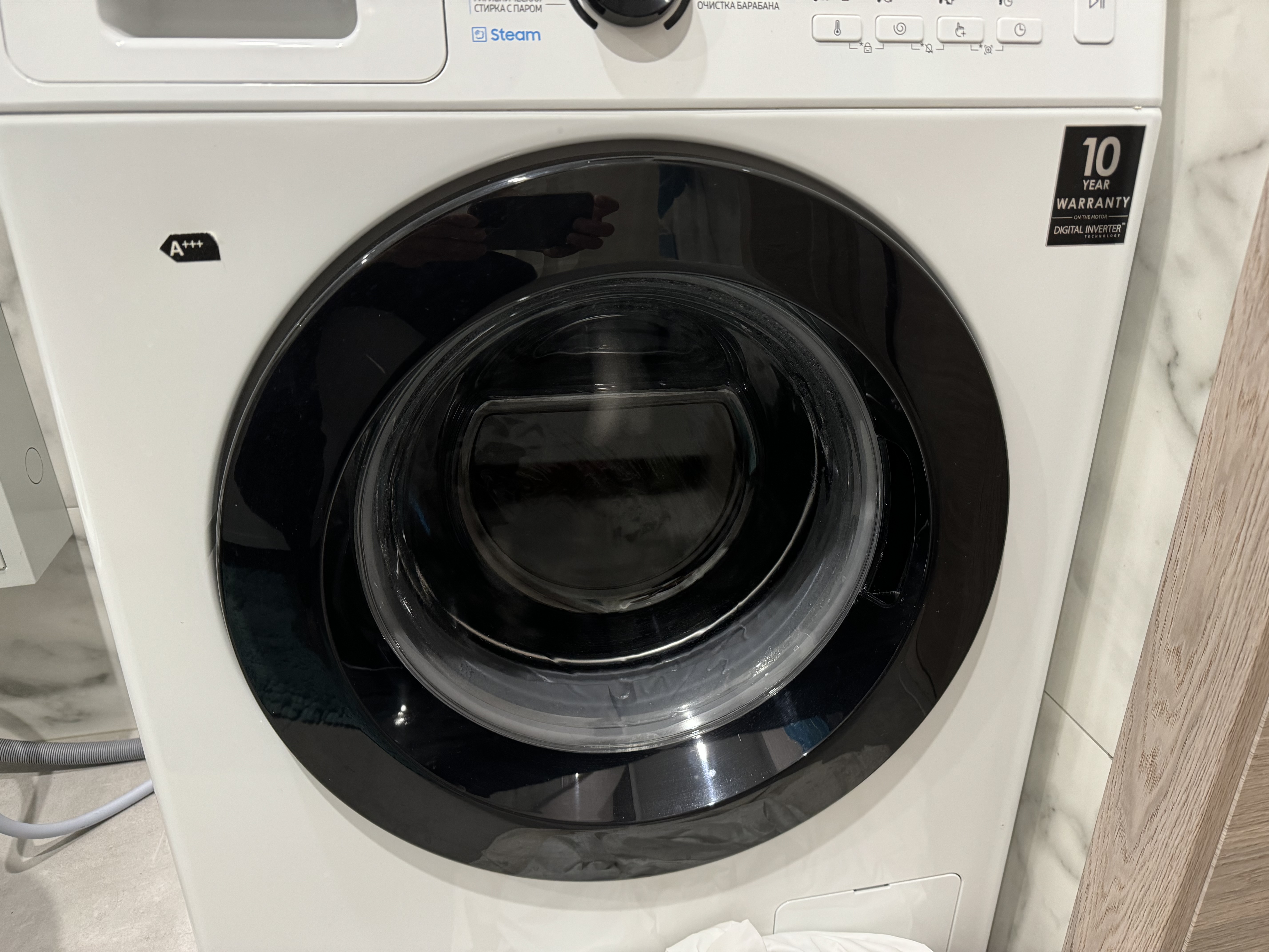 Почему машинка не отжимает куртку. Почему машинка не отжимает куртку. Стиральная машина бош не отжимает причины. Время на стиральной машине. Грязная одежда картинки.