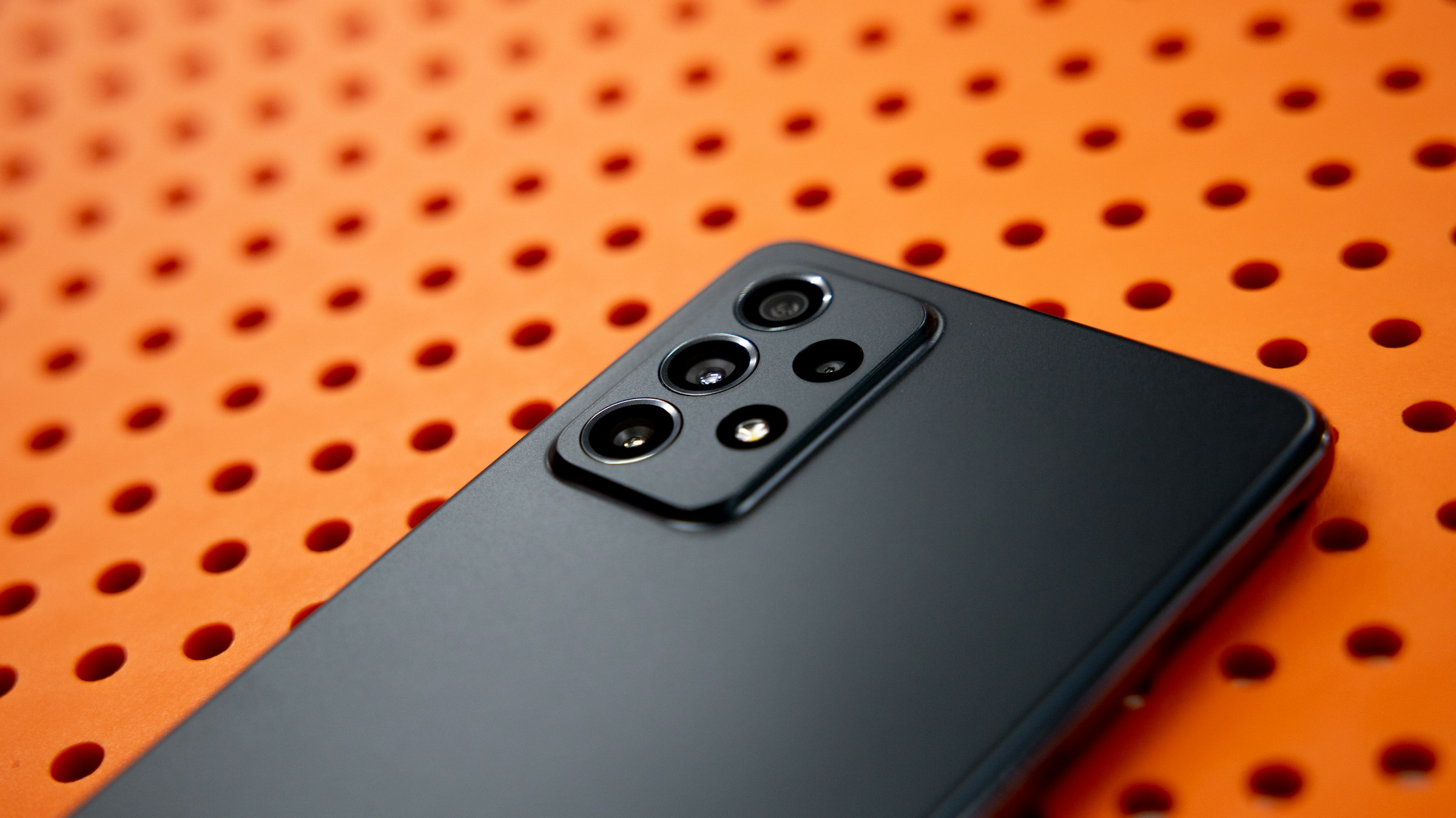Sammobile: Разработка One UI 7 для Galaxy A73 и Galaxy A33 успешно ...