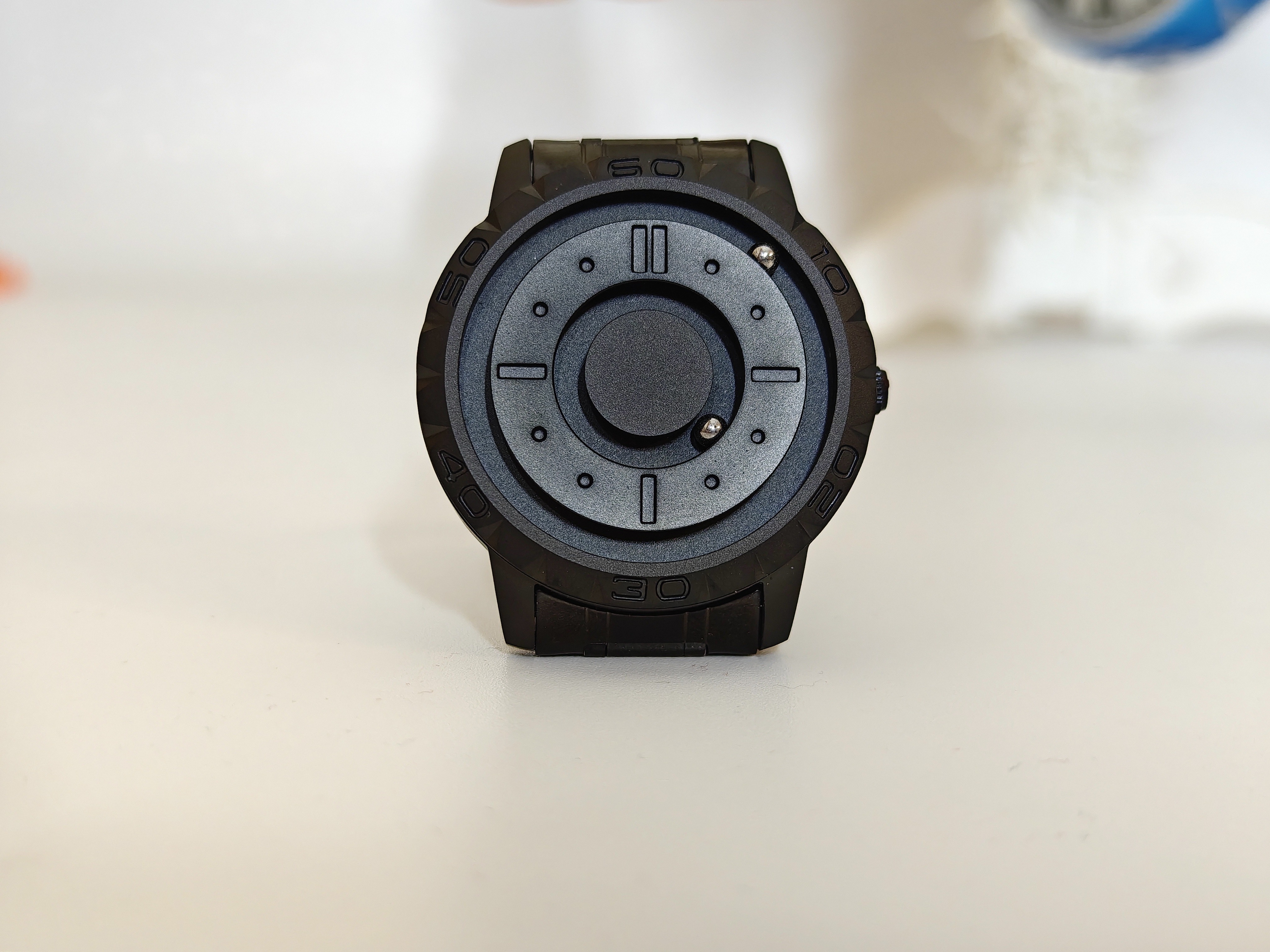 Для кого сделаны эти часы без стекла? Обзор необычных часов с шариками ...