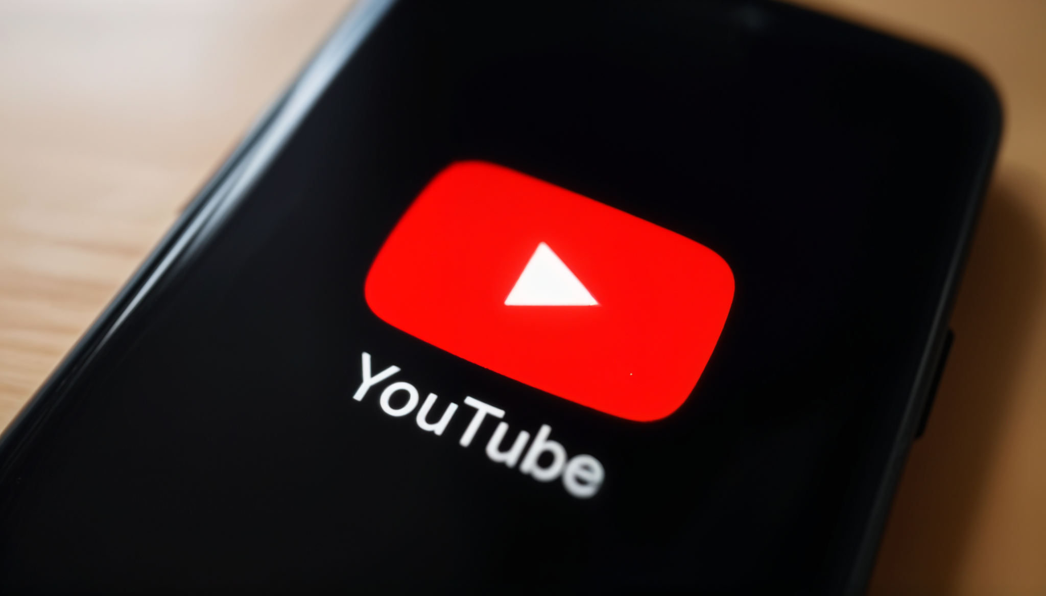 Роскомнадзор усилил замедление YouTube — Google зафиксировала рекордное снижение трафика в России / ИИ, сервисы и приложения / iXBT Live