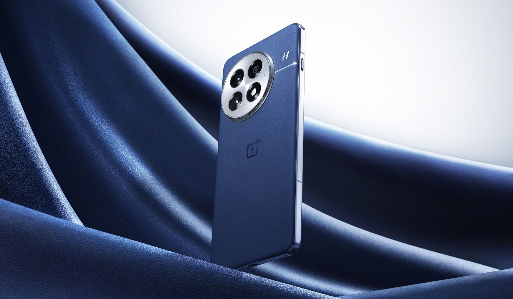 В России появился смартфон OnePlus 13 с батареей на 6000 мАч и чипом ...
