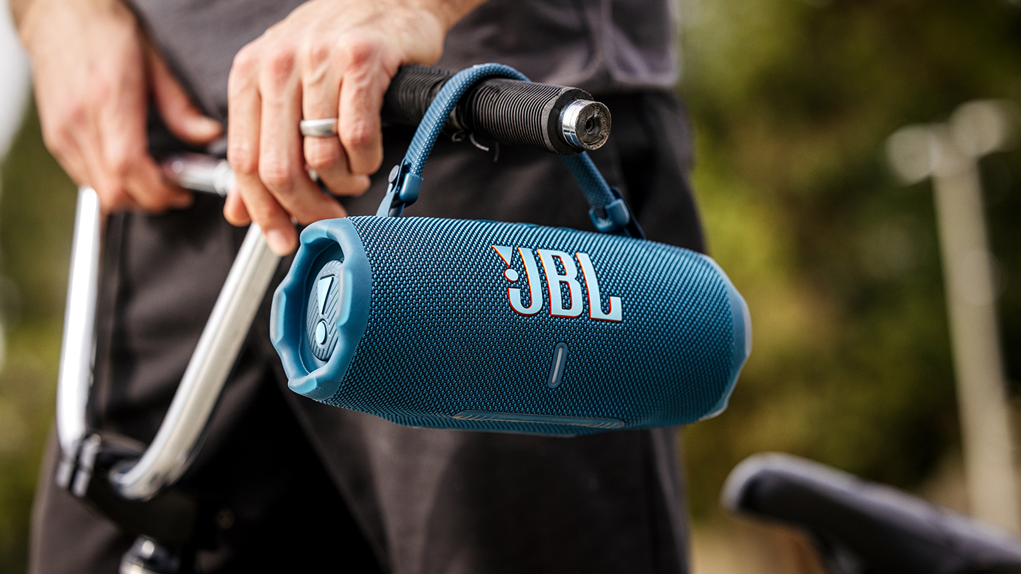 JBL Charge 6 vs Charge 5: что изменилось в новой портативной