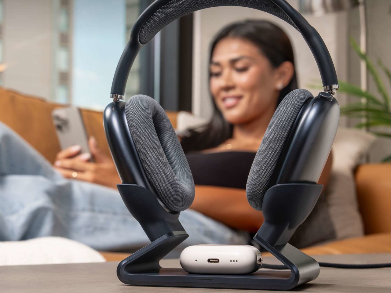 Mophie представила подставку для зарядки AirPods Max на выставке