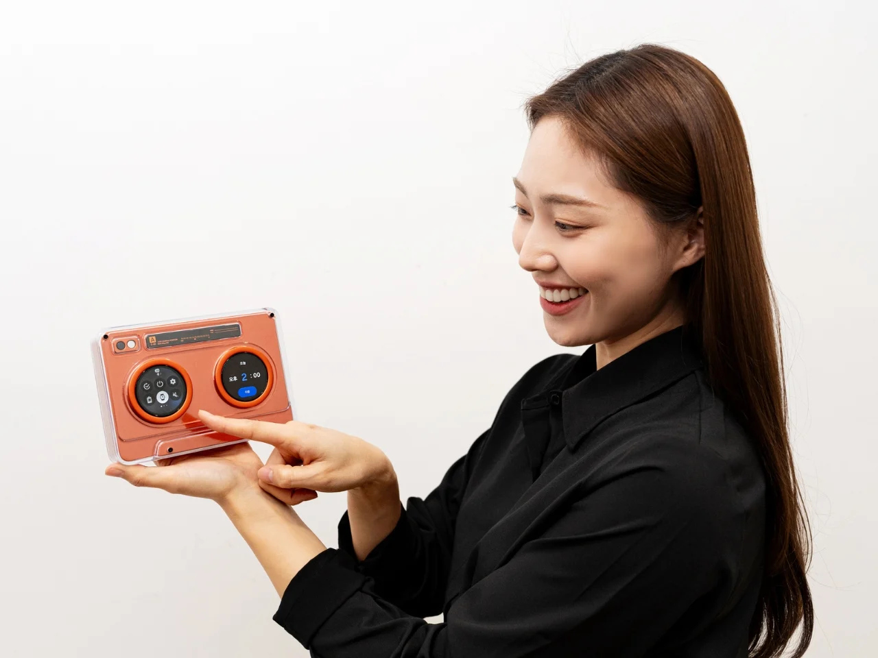 Samsung Display представила концепты музыкальных устройств с круглыми OLED-экранами