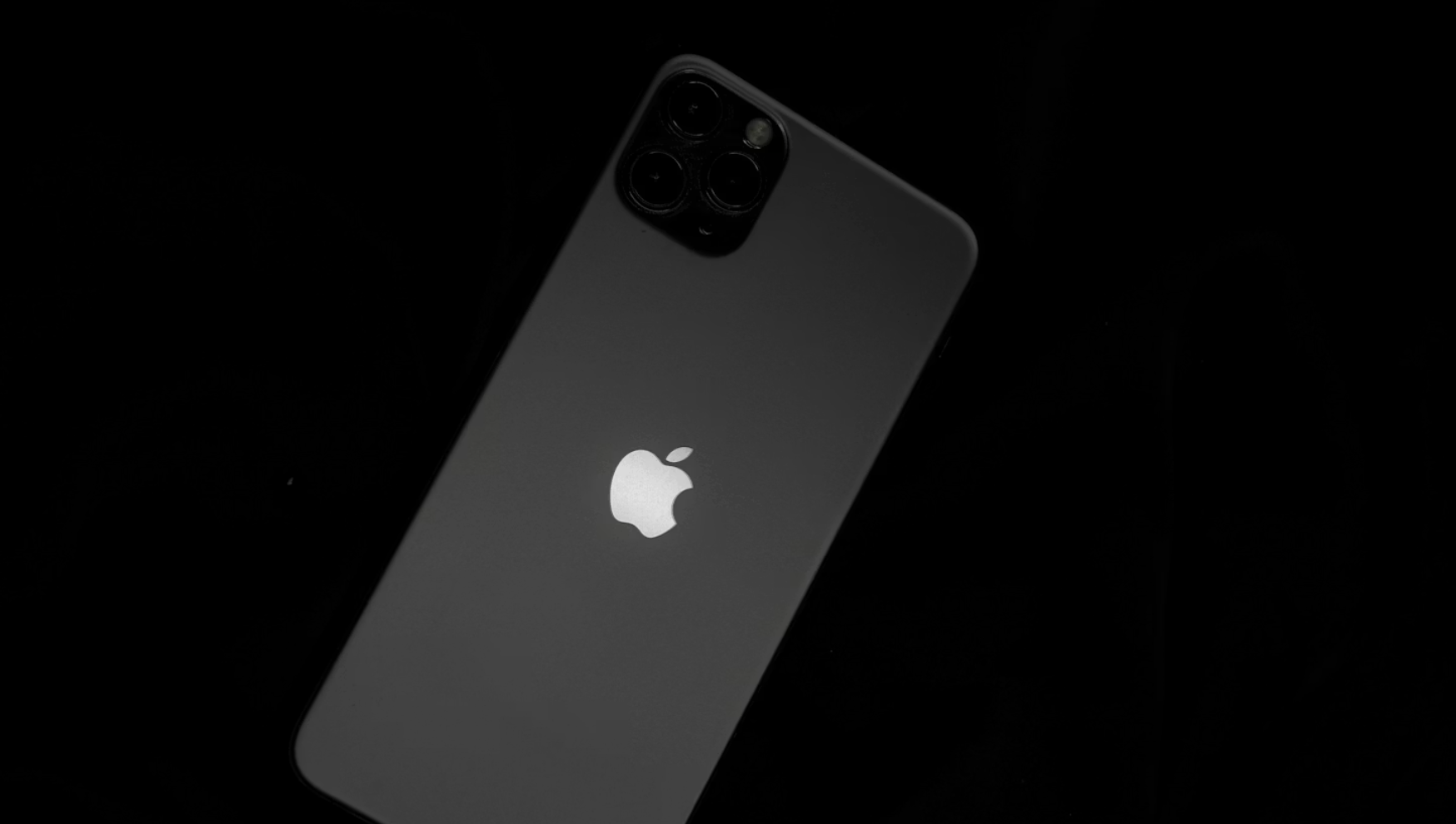 Apple изучает самовосстанавливающееся стекло для защиты экрана: технология может появиться в первом складном iPhone Fold