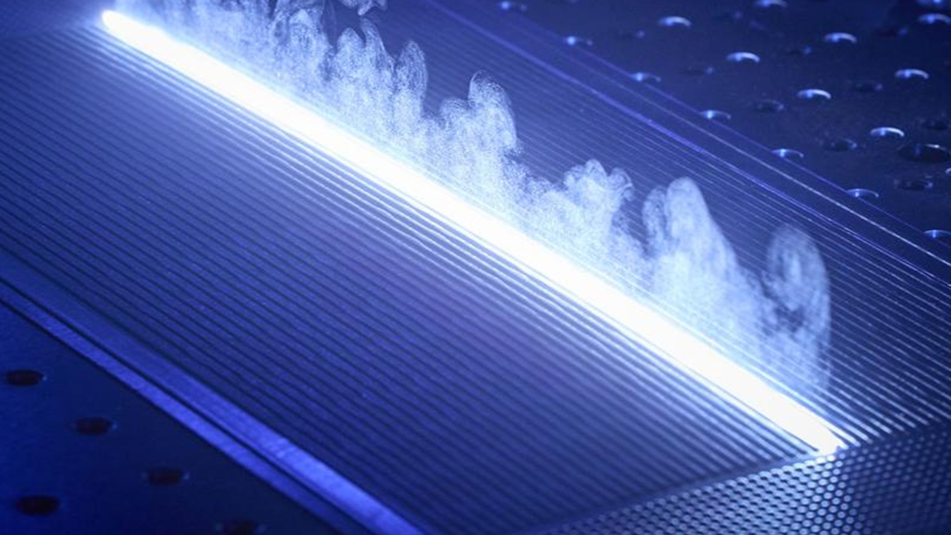 В Германии создали промышленные лазеры мощностью 100 киловатт для бурения и резки стали