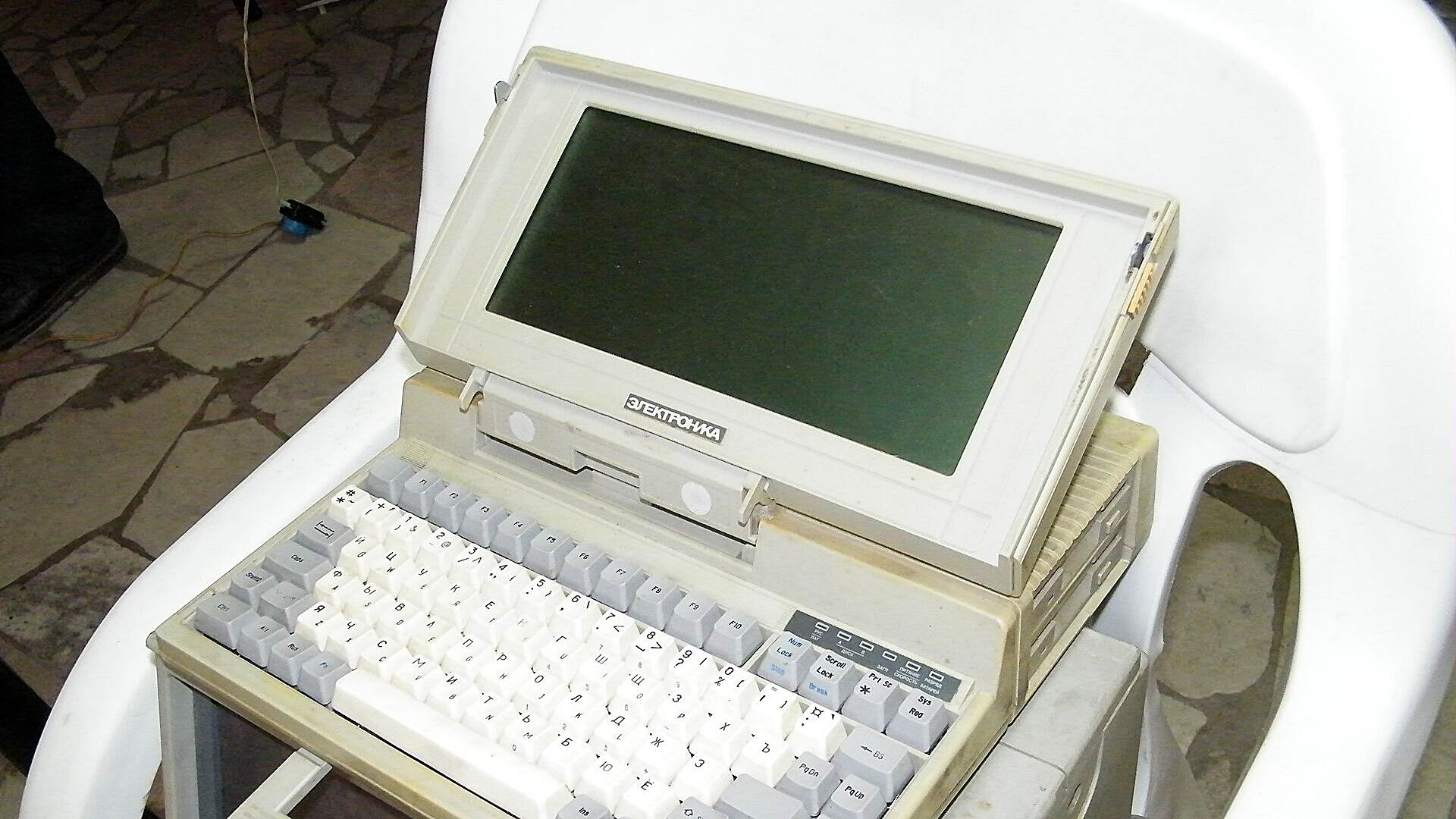 Анатомия «Электроники МС 1504»: как в СССР пересобранный ноутбук Toshiba опередил закат эпохи