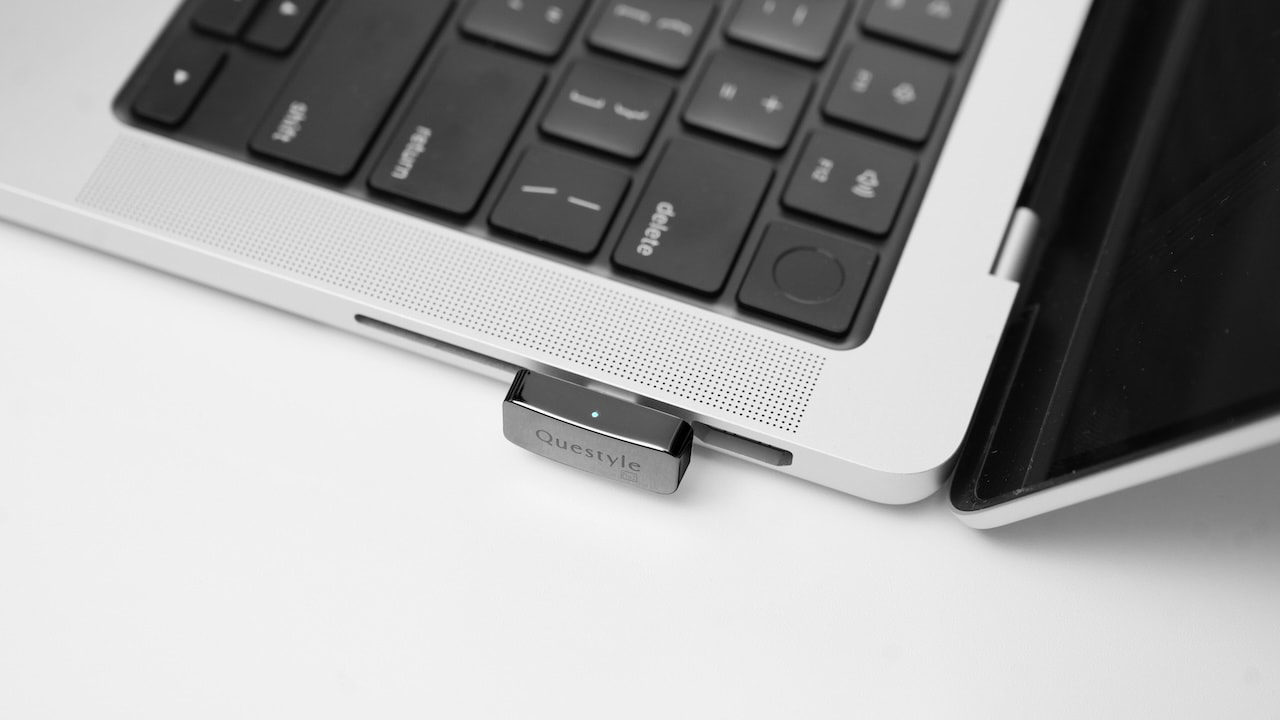 Questyle представила крошечный Bluetooth-адаптер с Bluetooth 6.1 и Hi-Res Audio для смартфонов и ПК