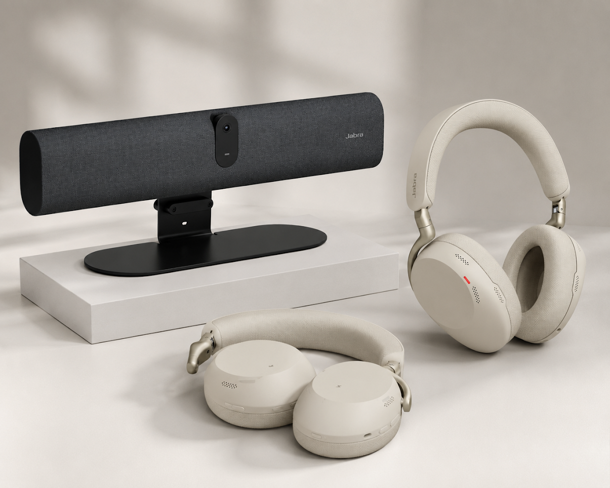 Jabra представила новые AI-гарнитуры Evolve 3 с автономностью до 37 часов и систему PanaCast U30 для видеоконференций